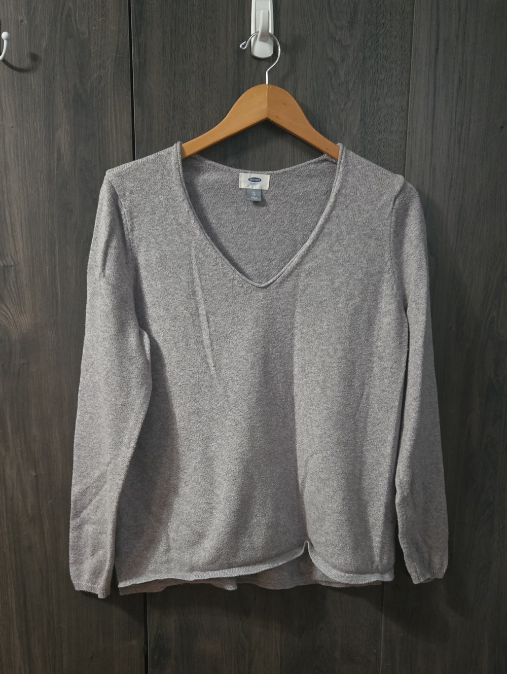 Old Navy Light Gray V-Neck Long Sleeve Top - Picture 1 of 3